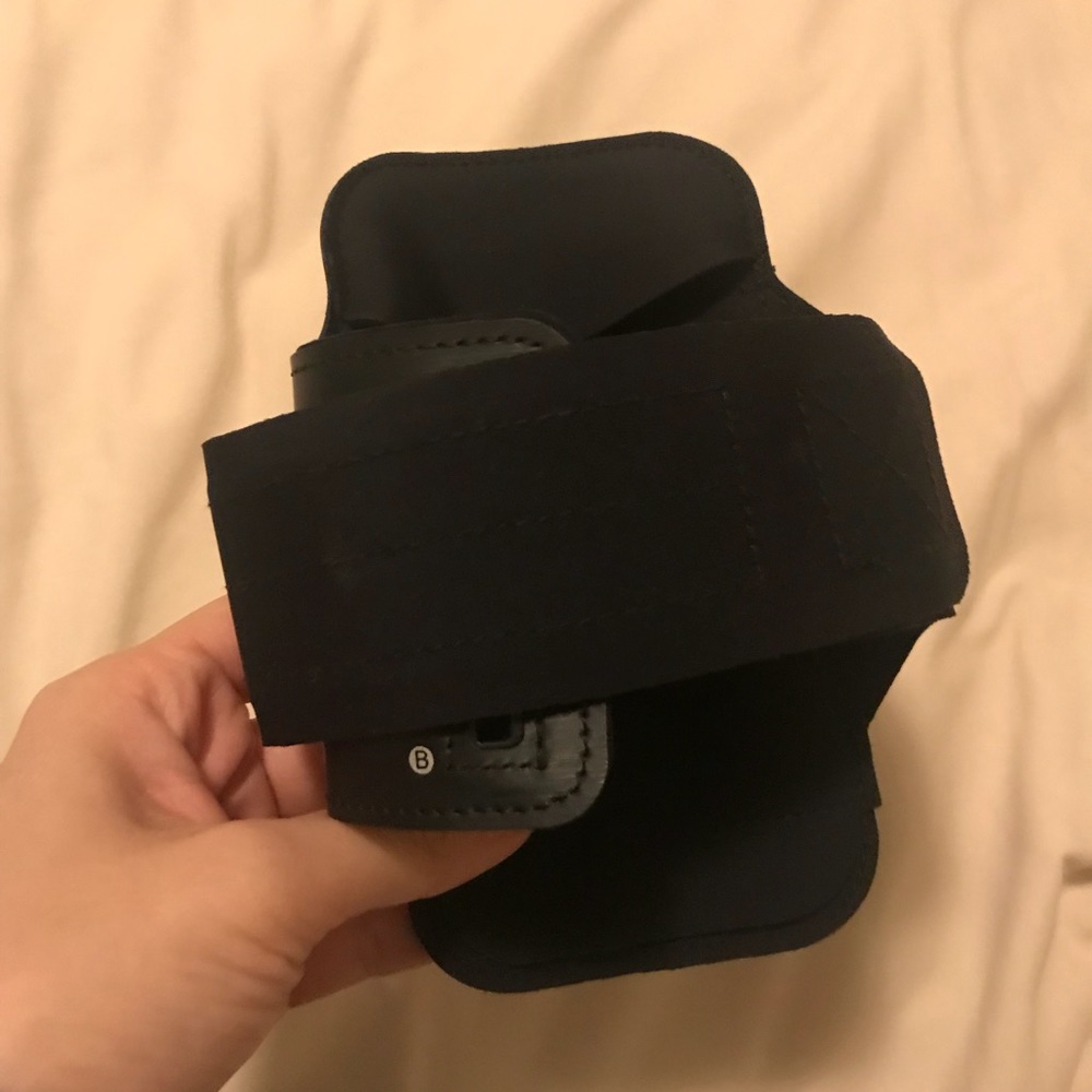 Brand new without tags iPhone workout arm band - Picture 2 of 3